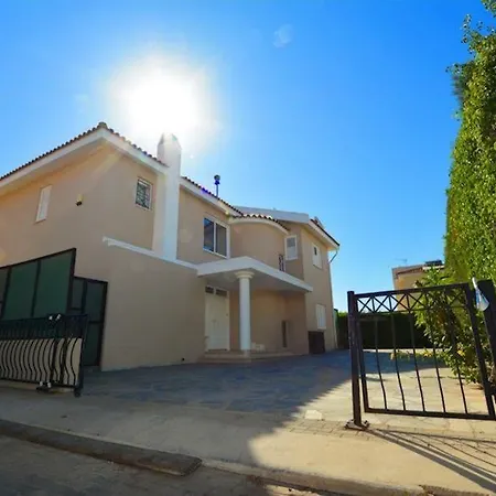 Daryah Sirina Bay Villa *