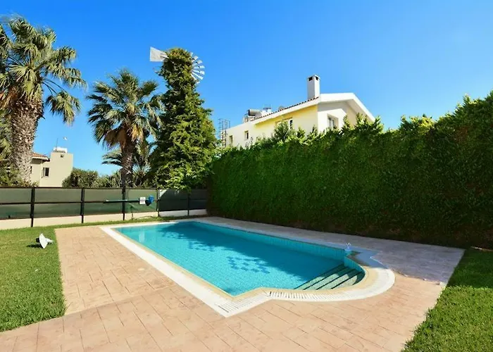 Daryah Sirina Bay Vila *