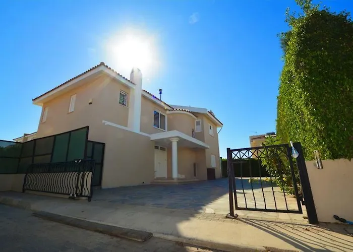 Daryah Sirina Bay Vila *